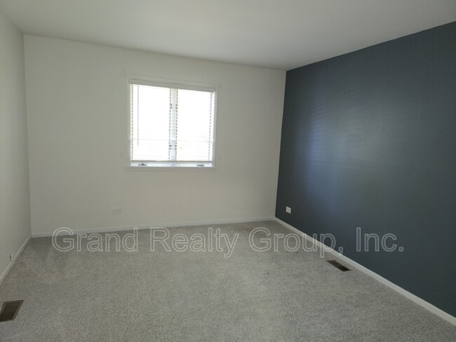 Building Photo - 39875 N Golf Ln