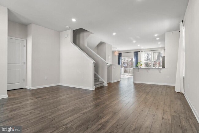 Building Photo - 14 Lilac Cir