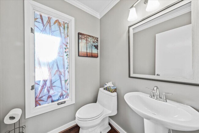 Building Photo - Stunning 3 bedroom, 2.5 bathroom waterfront home available in West Ashley!