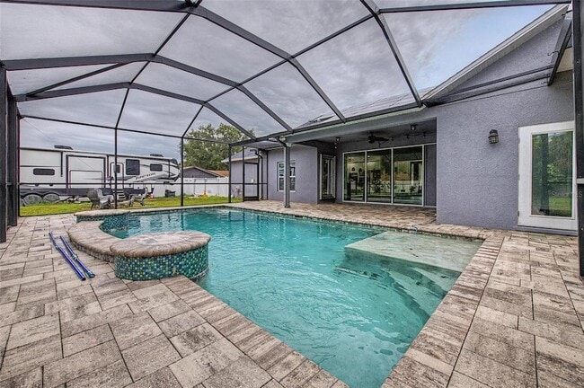 Building Photo - 606 Royal Crest Dr