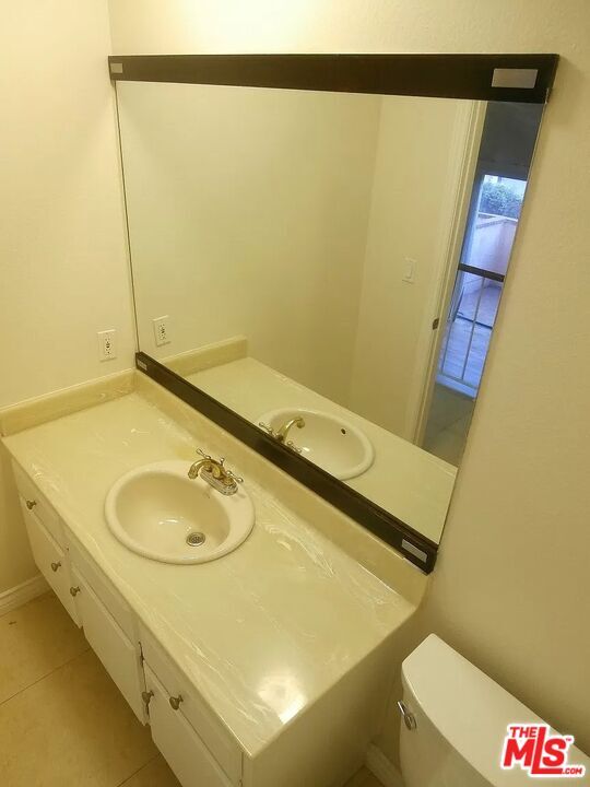 Building Photo - 1711 Grismer Ave