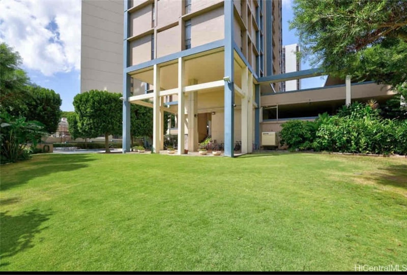 Building Photo - 2033 Nuuanu Ave