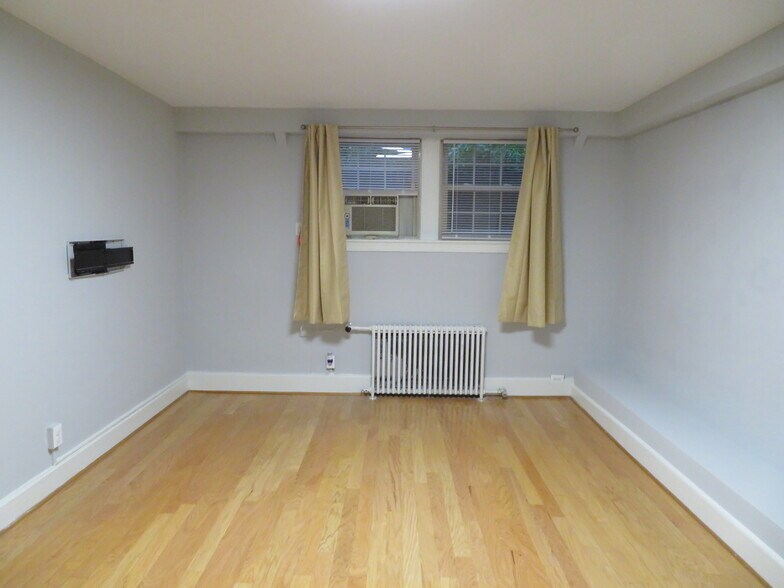 Building Photo - 3925 Davis Pl NW