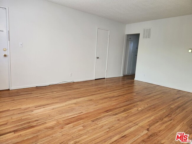 Building Photo - 8853 Alcott St