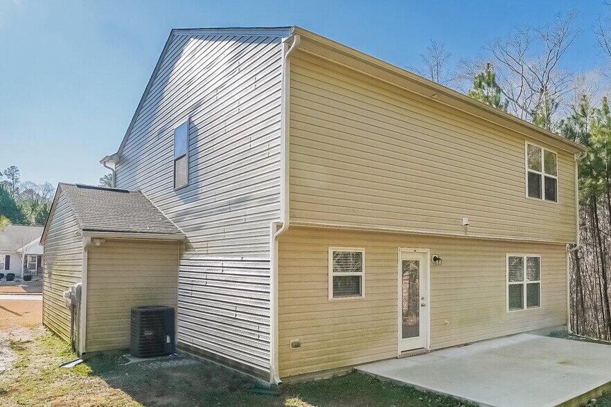 Building Photo - 2736 Manthorp Terrace