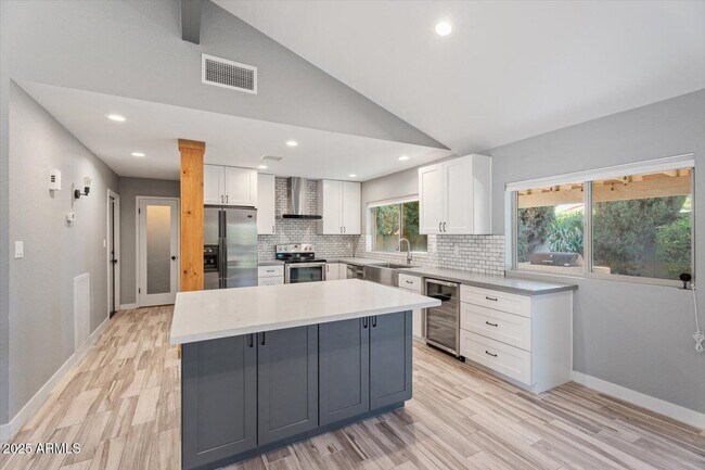 Building Photo - 8635 Via De Ln