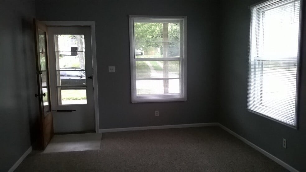 Building Photo - 930 Baraga St NE