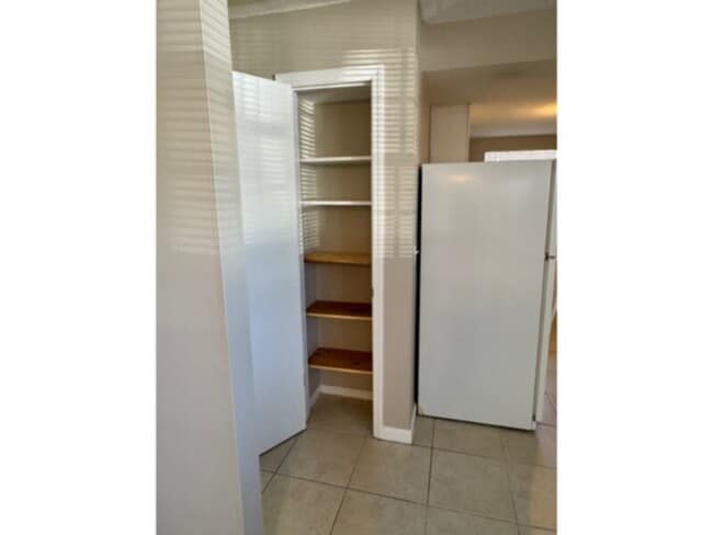 Building Photo - Great Location, Community Pool! Cable, Water and Sewer are INCLUDED!