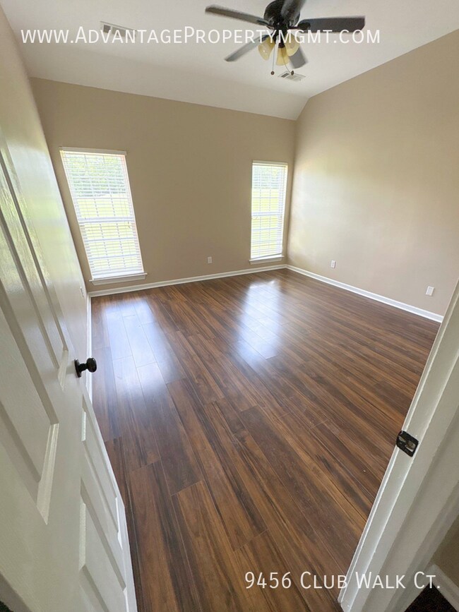 Building Photo - 9456 Club Walk Ct