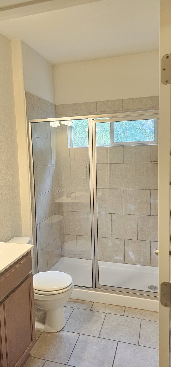 Building Photo - 5501 Bradford Pear Ln