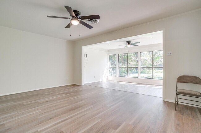Building Photo - Move In Special - 1/2 off 1st months rent