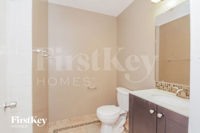 Building Photo - 456 E Lorraine Ave