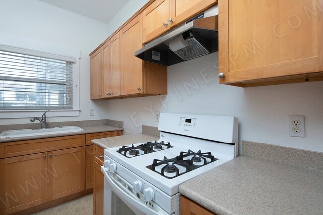 Building Photo - Charming 1 BR with AC in Bankers Hill with Onsite Laundry