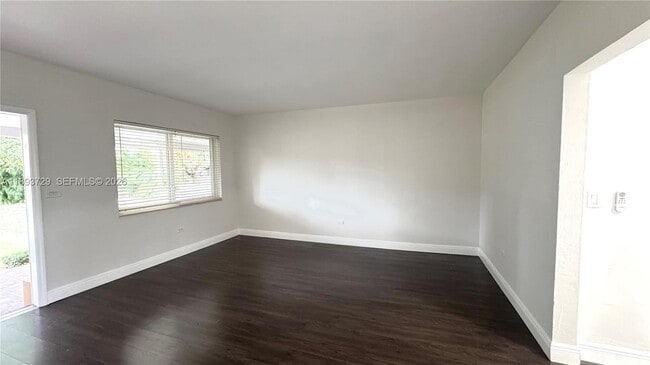 Building Photo - 11105 NE 9th Ave