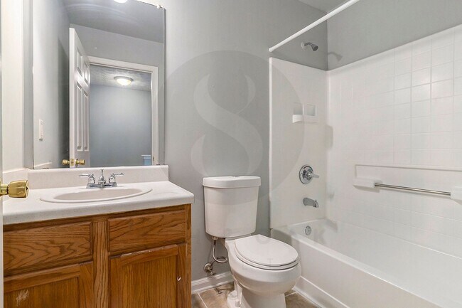 Building Photo - 3BR/2.5BA Townhouse Near Flat Shoals Parkway!