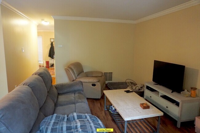 Building Photo - 10 Carlyle Ct