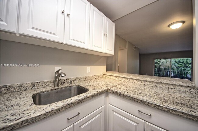 Building Photo - 6886 N Kendall Dr