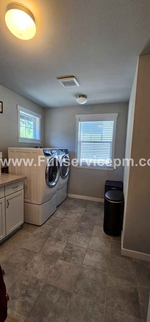Building Photo - Newer Incredible home with all the amenities!