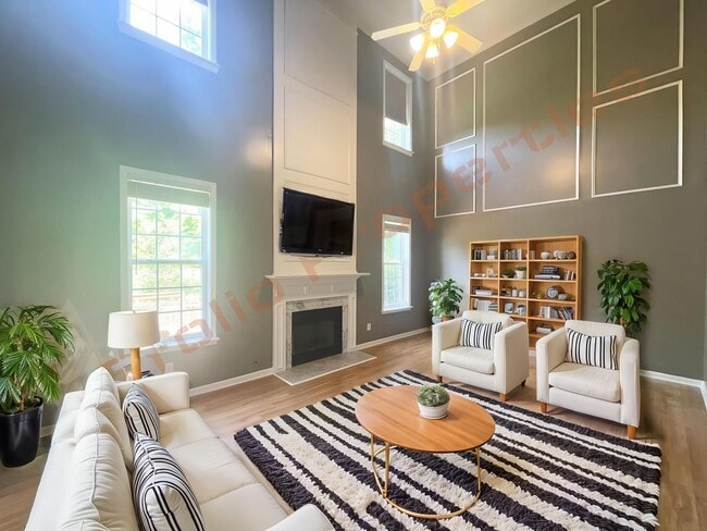 Building Photo - Charming Carpet-Free 4 Bedroom, 2.5 Bath H...