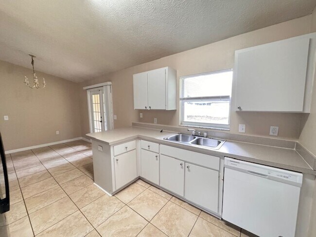 Building Photo - THIS IS NOT AVAILABLE FOR SHOWING UNTIL MI...