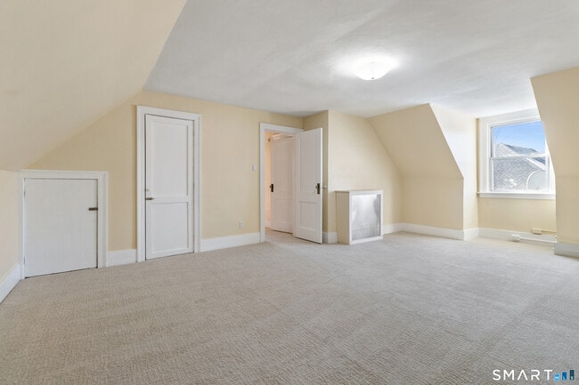 Building Photo - 1955 Chapel St