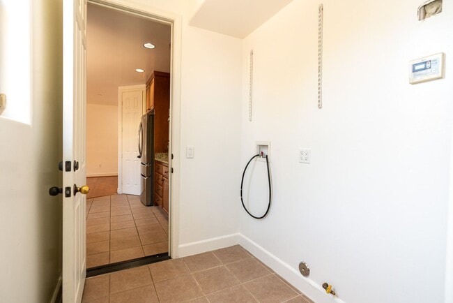 Building Photo - 3 Bedroom Townhome in Crown Point – Pacific Beach