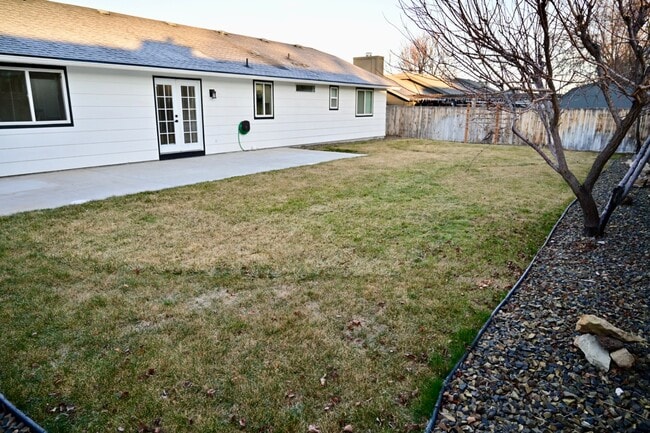 Building Photo - 4400 S Carbine Ave