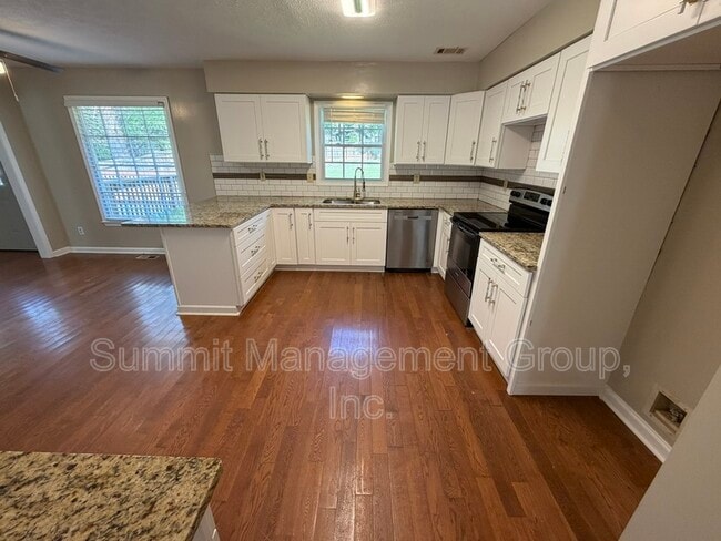 Building Photo - 1611 Ellington Rd SE