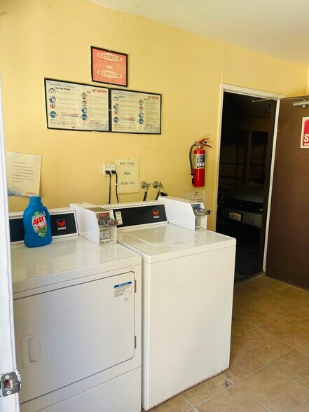 Building Photo - 17082 Chatsworth St