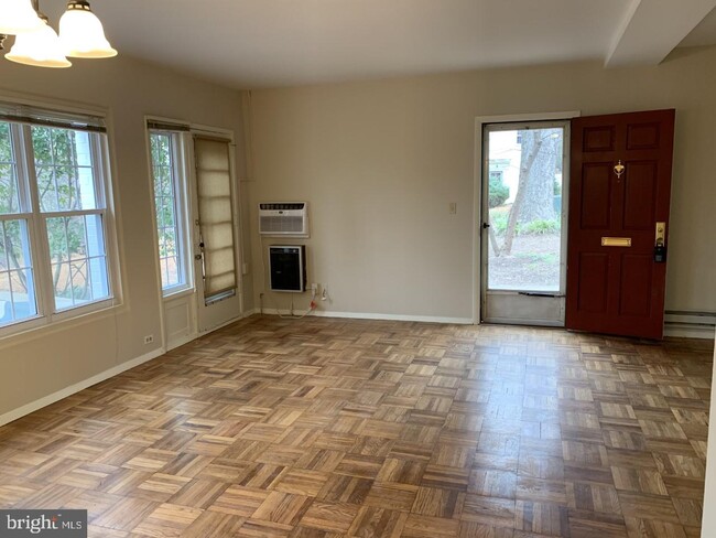 Building Photo - 3268 Gunston Rd