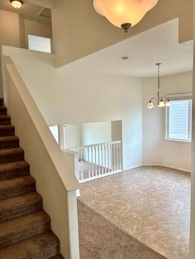 Building Photo - Beautiful 4 Bedroom Two-Story Home in Windsor!