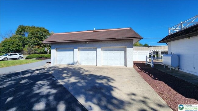 Building Photo - 4633 Lehigh Dr