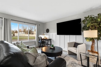 Building Photo - 55 Hollywood Ct