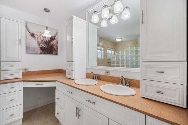 Building Photo - 1527 S Club Dr