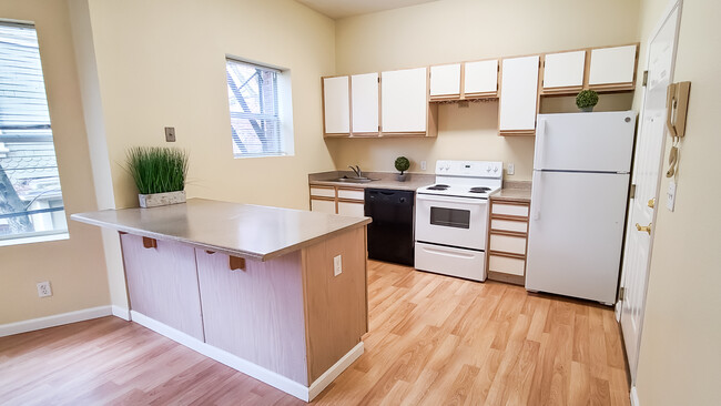 Spacious Kitchen - Everett Apartments
