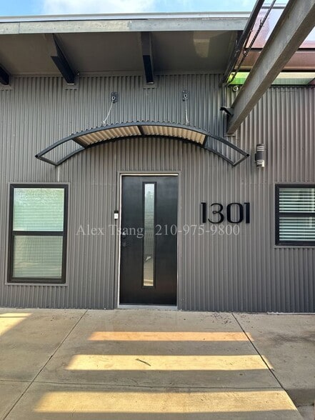 Building Photo - 811 Montana St