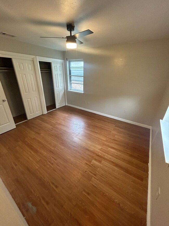 Building Photo - 2211 Granada Dr