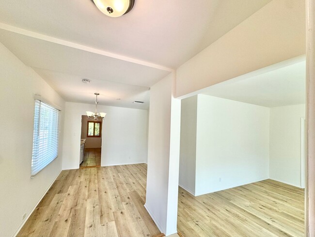 Building Photo - Charming North Hollywood Home