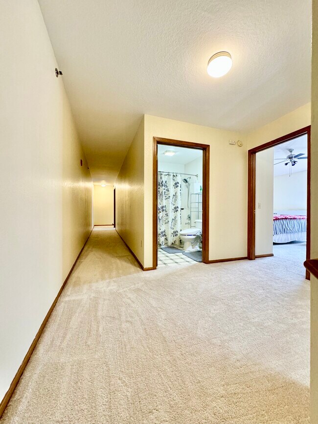 Building Photo - 367 Kristin Ct E