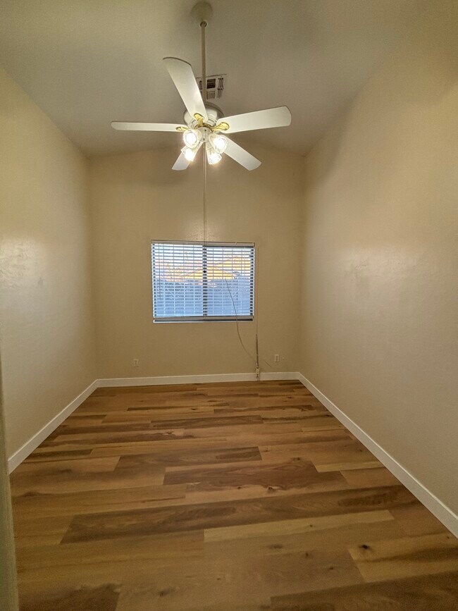 Building Photo - 1925 N Ashland