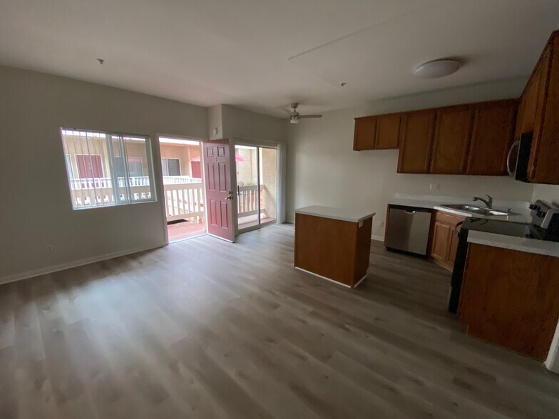 Building Photo - 9825 Topanga Canyon Blvd