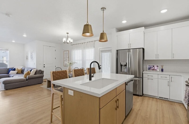 Building Photo - 9747 Ashgrove Ln