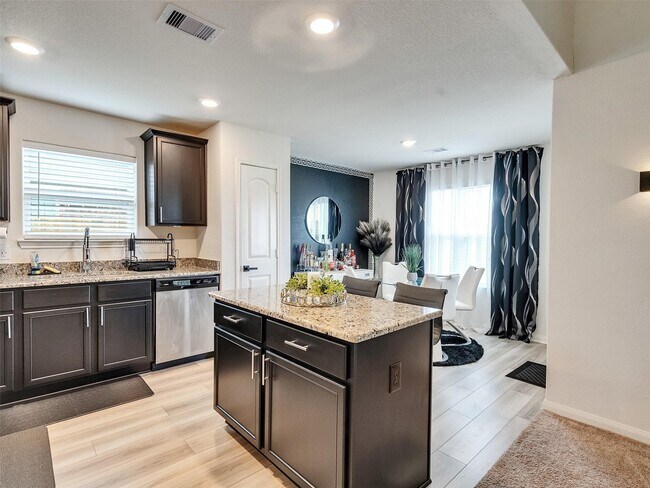 Building Photo - 412 Maple Fawn Dr