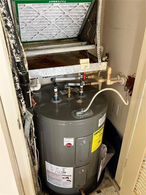 Building Photo - 860 N Orange Ave