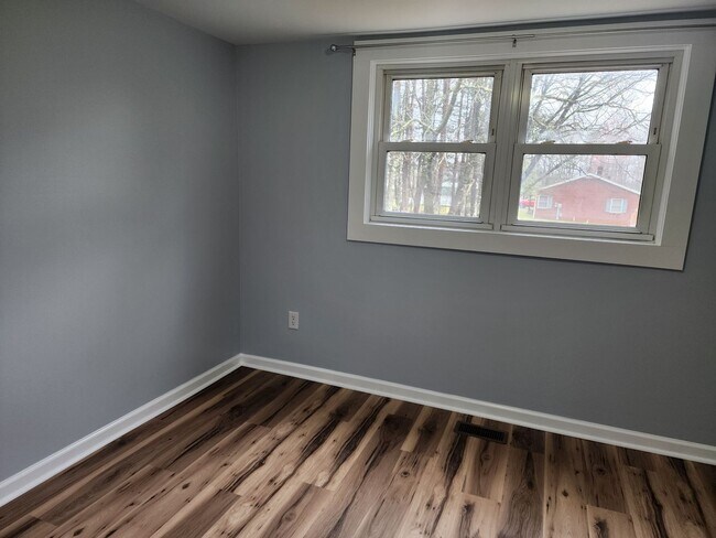 Building Photo - 3 bed 1 Bath Home Mount Airy