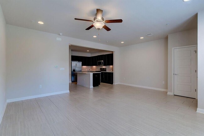 Building Photo - 13800 Lyndhurst St