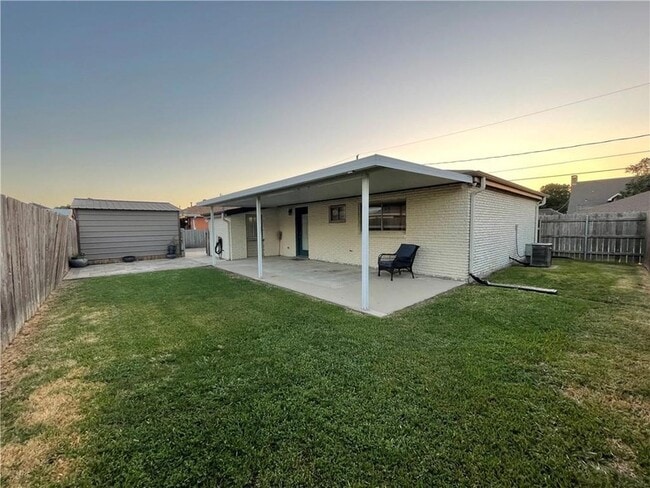 Building Photo - 2309 Rosetta Dr
