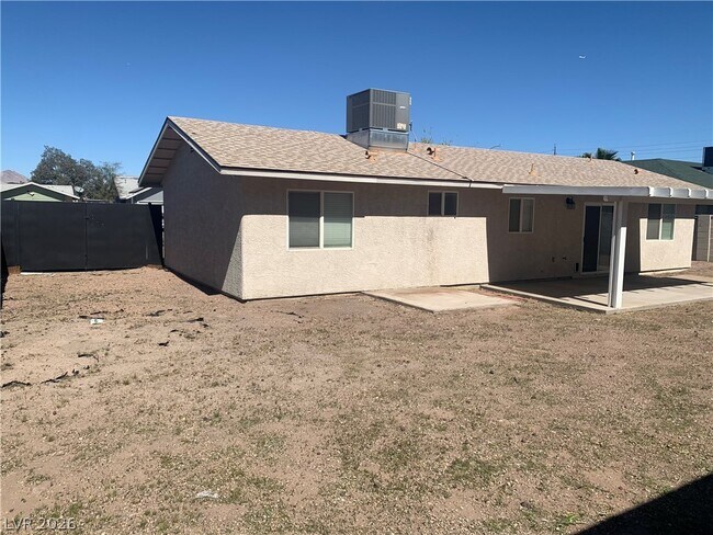 Building Photo - 548 Zuber Ave