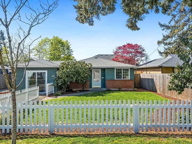 Building Photo - 7414 SE Ogden St