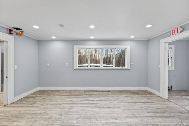 Building Photo - 996 Haverstraw Rd